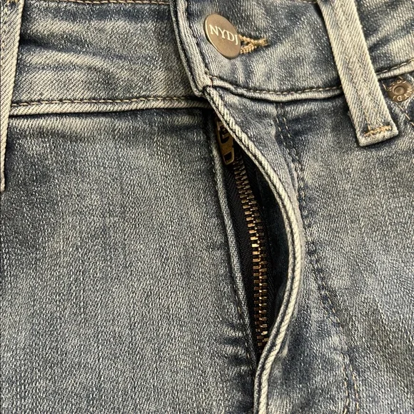 NYDJ Marilyn Straight 8P Jeans in Light Wash - Picture 5 of 11